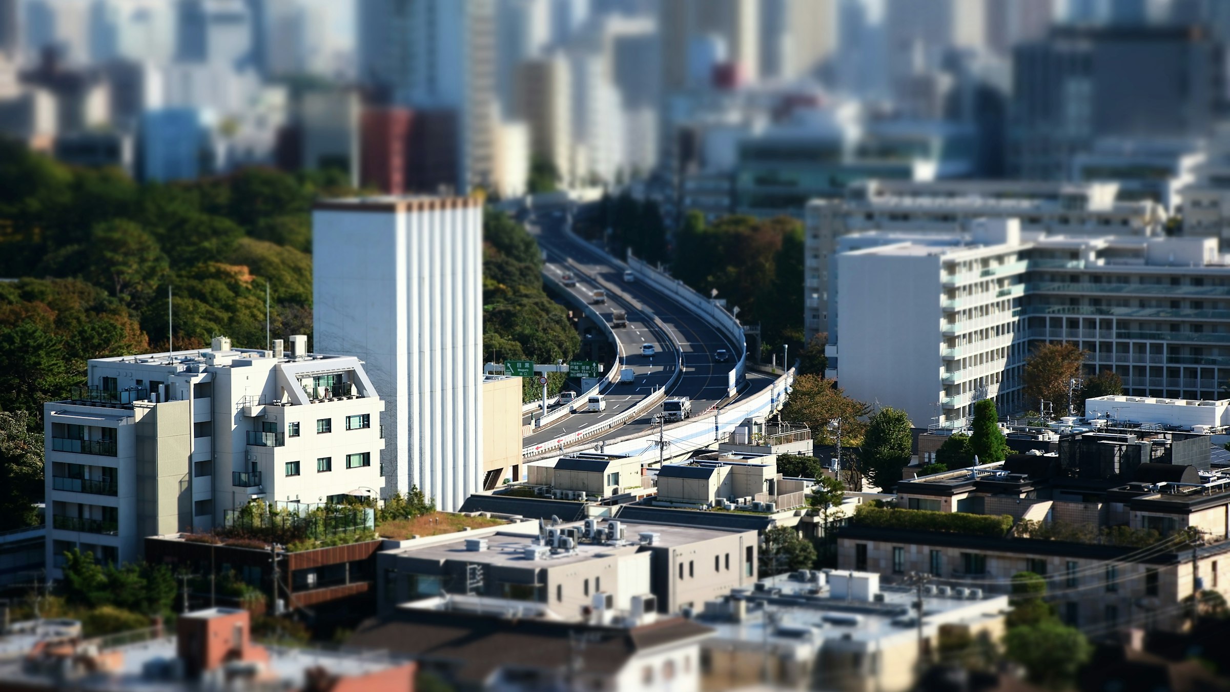 Aerial view of an urban expressway and high-rise buildings in Shinagawa, Tokyo